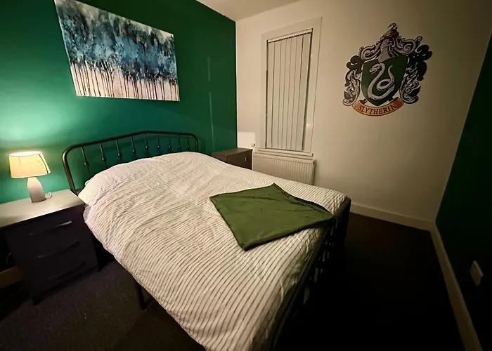 Wizards Corner Spacious 3 Bed Near Watford Junction
