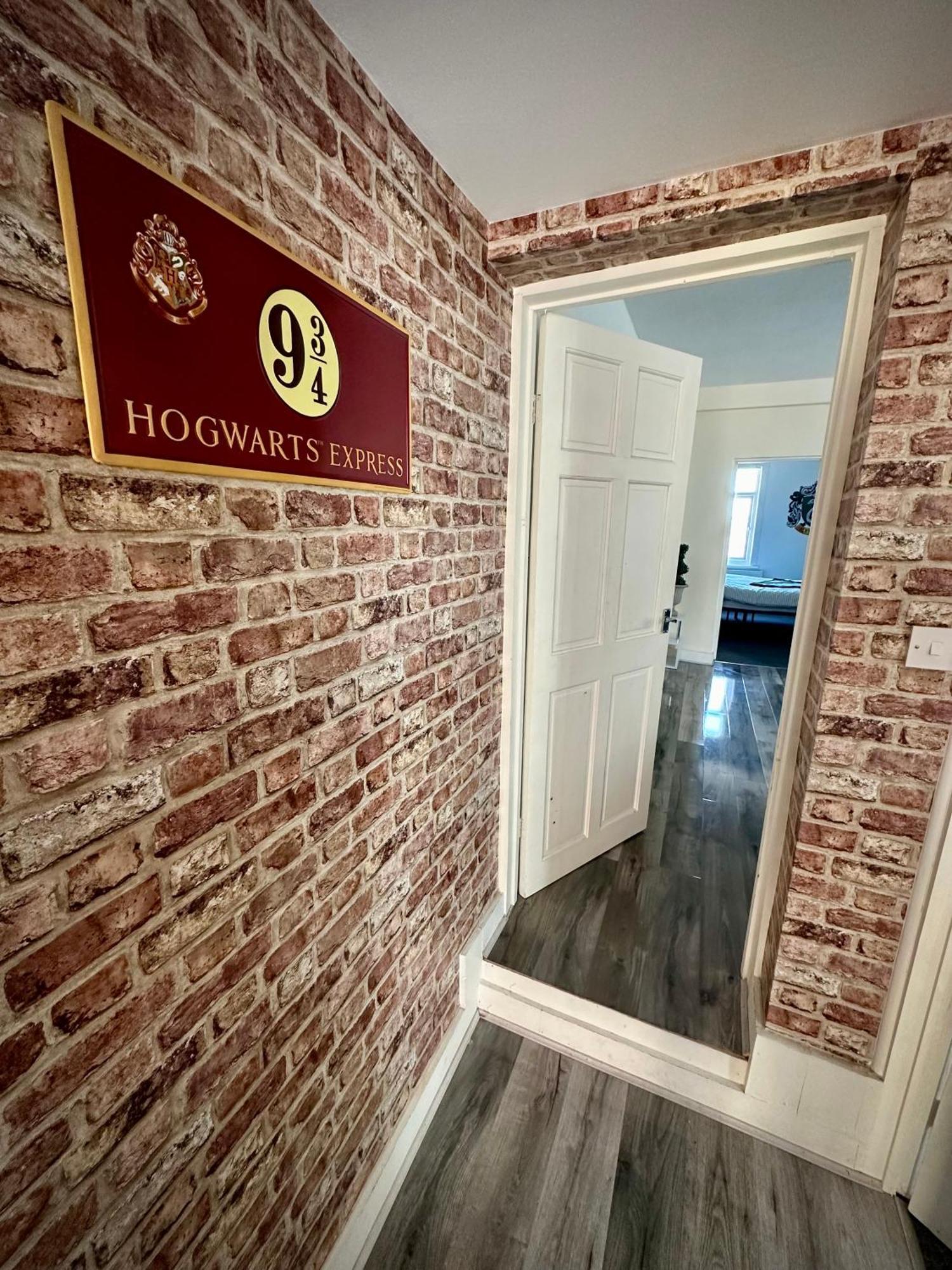 Апартаменты Wizards Corner Spacious 3 Bed Near Watford Junction *