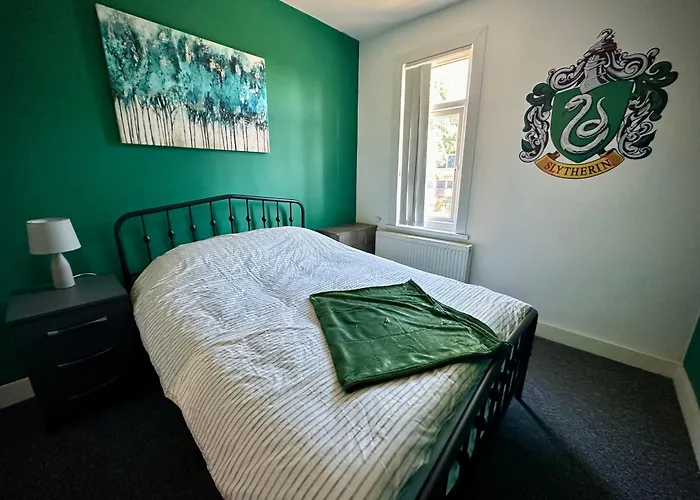 Wizards Corner Spacious 3 Bed Near Watford Junction